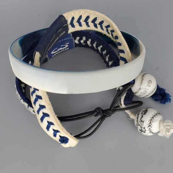 Lot of 3 MLB New York Yankees Baseball Bracelets - Picture 2 of 9